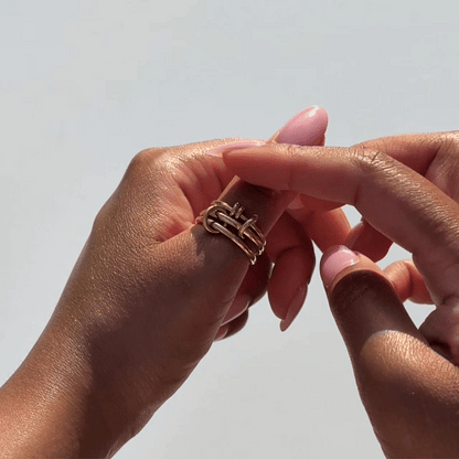 Lyrra Interlocking Anxi Ring
